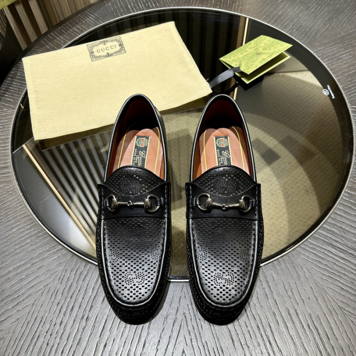 G*u*i loafer