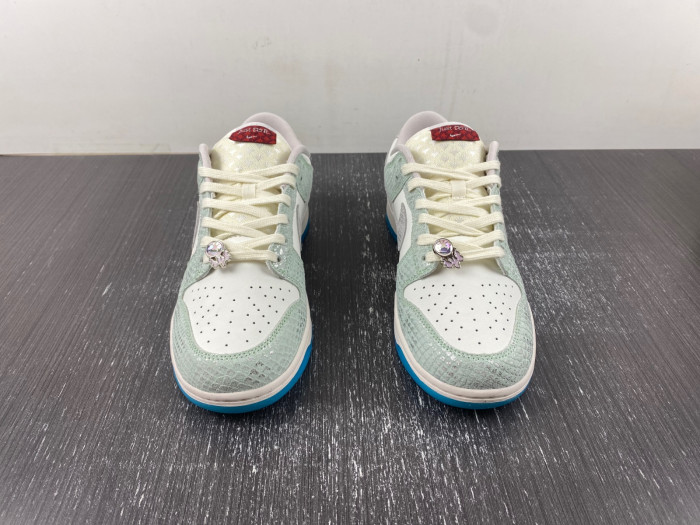 nike dunk low lx 