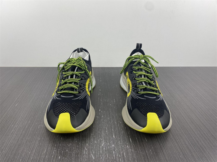 G*u*i1 run sneaker