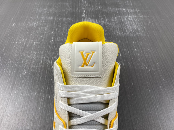 LOU1VTON trainer (EU47)