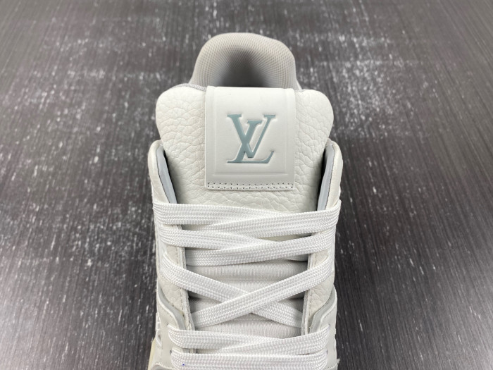 LOU1VTON trainer (EU47)