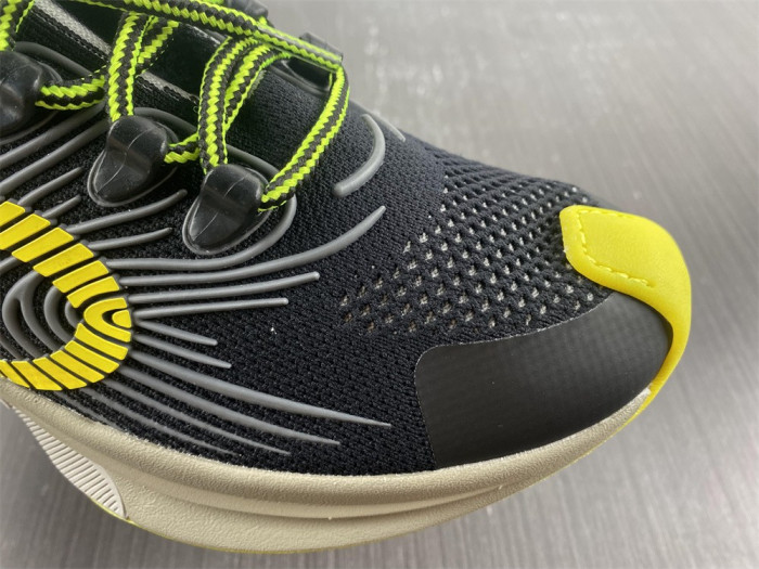 G*u*i1 run sneaker