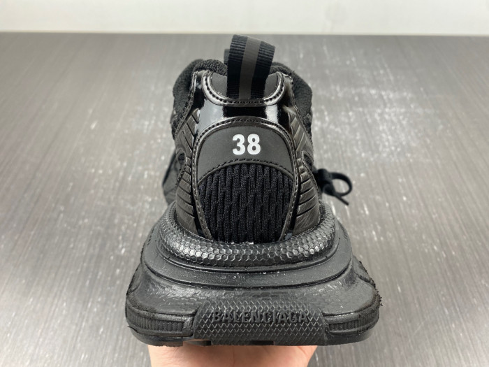 blc* 3xl sneaker