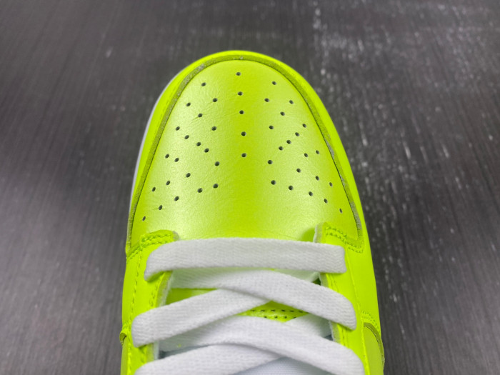 nike dunk low “glow in the dark” fj4610-702