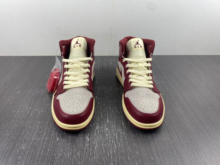 Air Jordan 1 Mid SE Wmns 