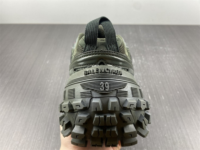 blc* defender sneaker