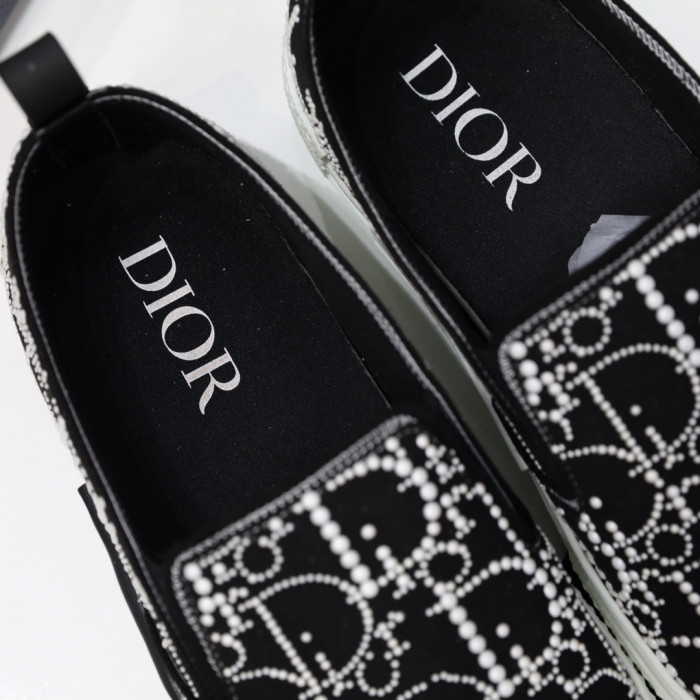 d1or b23 sneaker