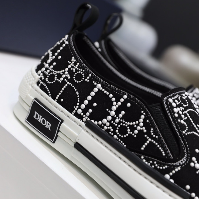 d1or b23 sneaker