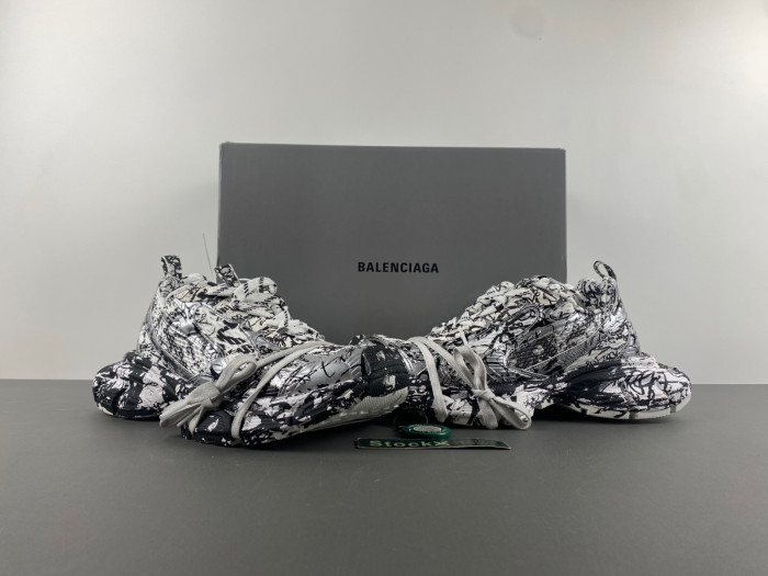 blc* 3xl sneaker
