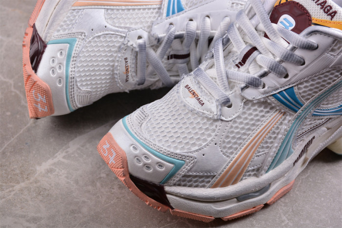 blcg runner sneaker