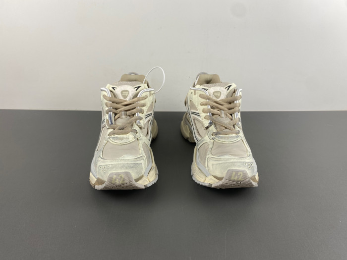 blcg runner sneaker