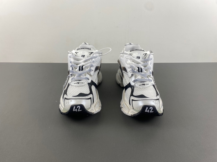 blcg runner sneaker