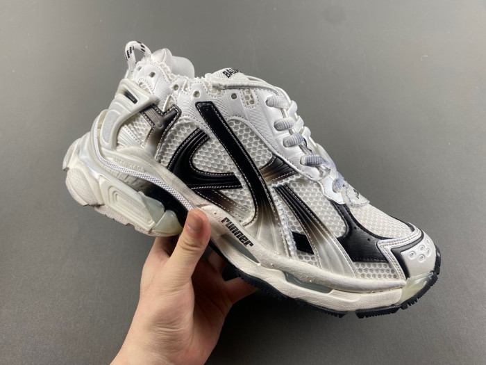 blcg runner sneaker