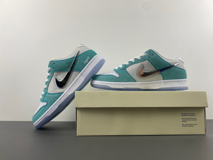 nike sb dunk low april skateboards fd2562-400