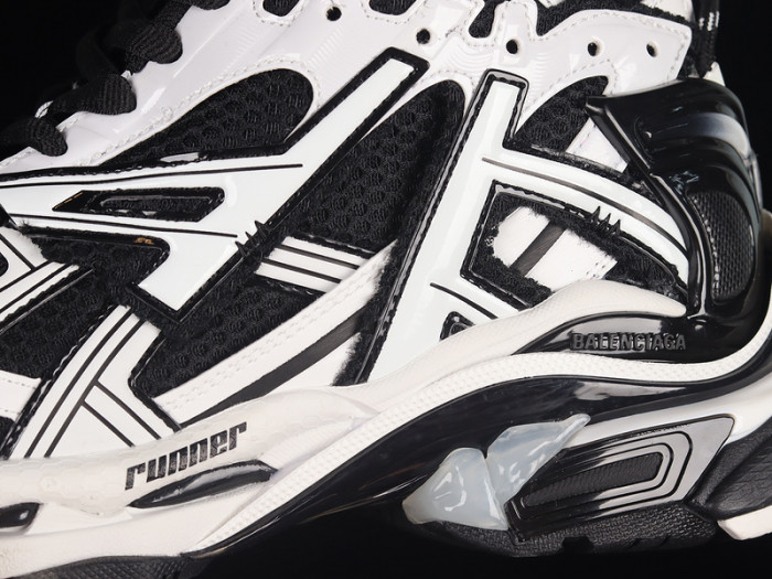 blcg runner sneaker