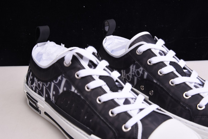 d1or b23 sneaker